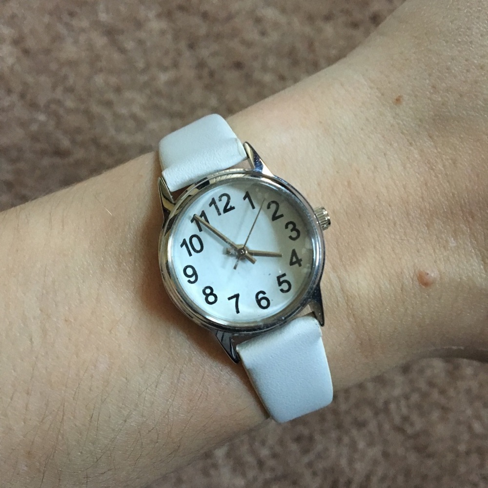 NEVER WORN White wrist watch